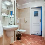 Hotel Konin מלון 3*